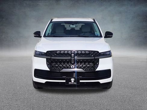New 2026 Lincoln Navigator Reserve image 2