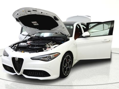 Used 2023 Alfa Romeo Giulia Ti w/ Active Assist Plus Package AWD/4WD image 10