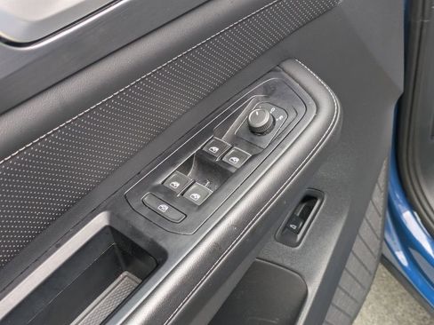 Used 2025 Volkswagen Atlas Cross Sport SE image 13