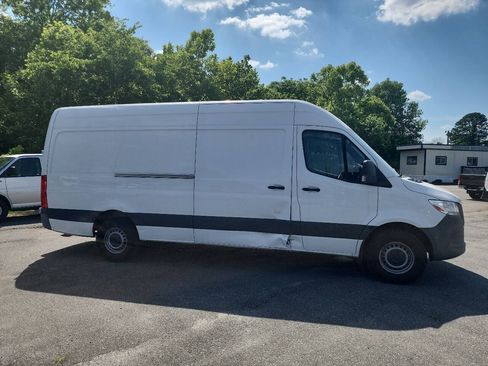 Used 2022 Mercedes-Benz Sprinter 2500 image 15