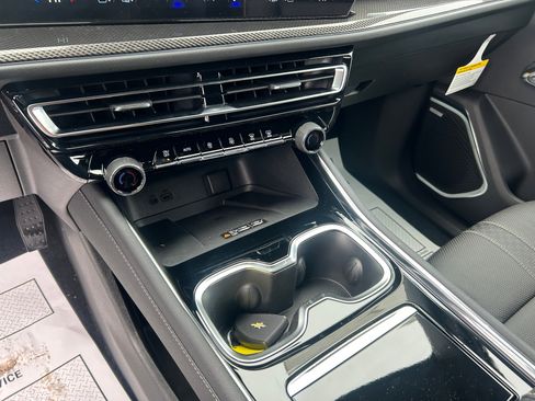 New 2026 Chevrolet Traverse High Country image 18