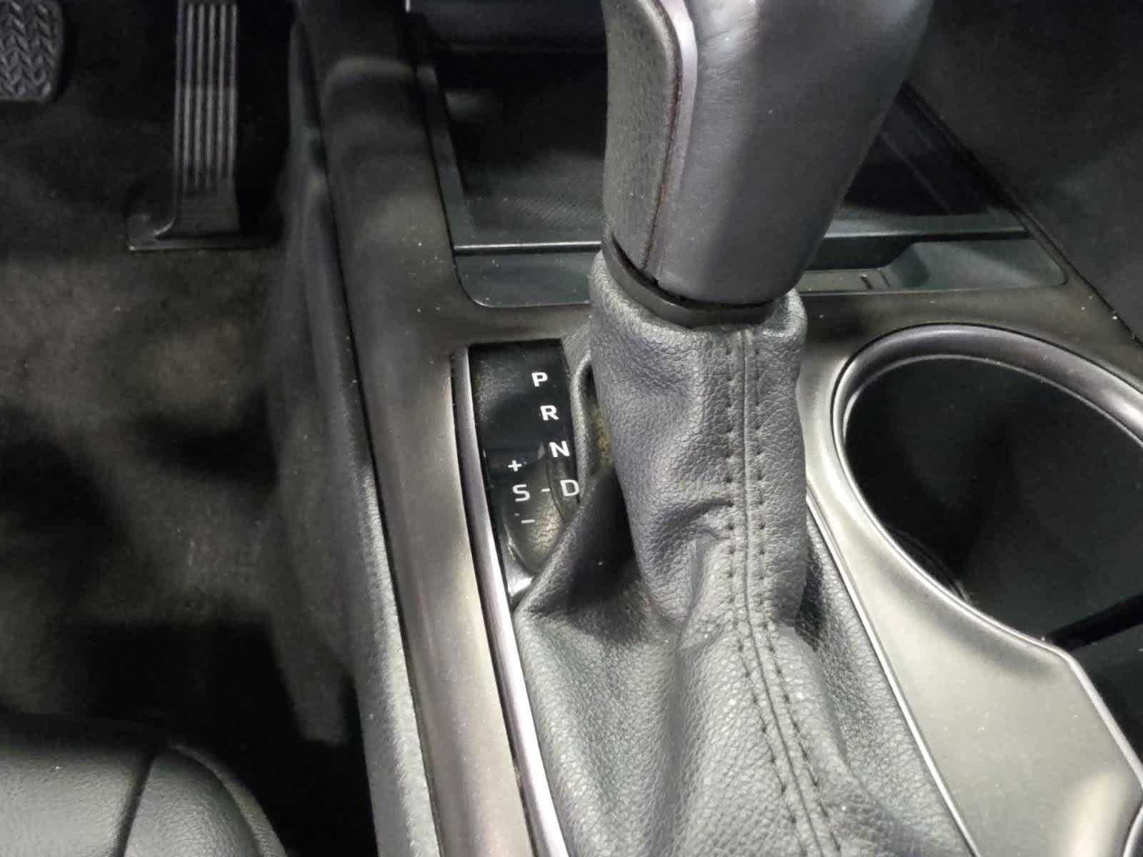 Used 2022 Toyota Camry SE FWD image 22