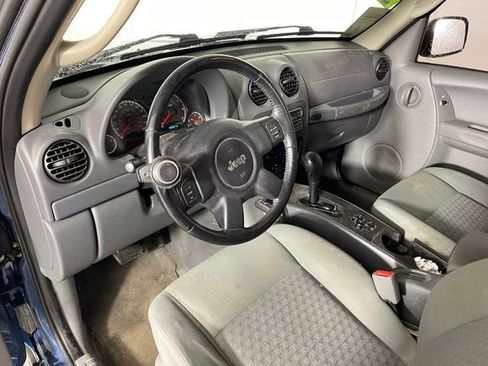 Used 2006 Jeep Liberty Sport image 3