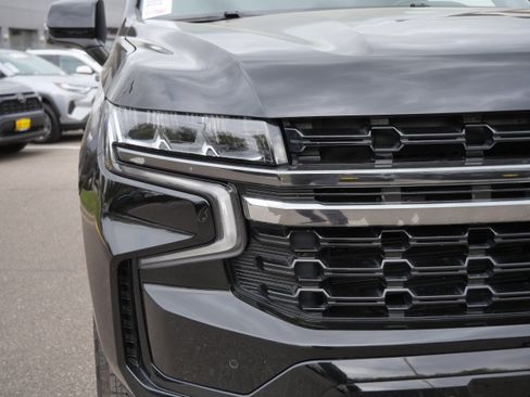 Used 2022 Chevrolet Suburban Z71 w/ Z71 Off-Road Package AWD/4WD image 16