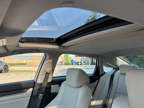 Used 2018 Honda Accord Touring image 17