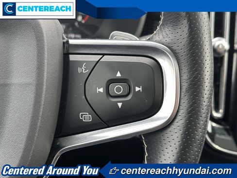 Used 2020 Volvo XC40 T5 R-Design image 21