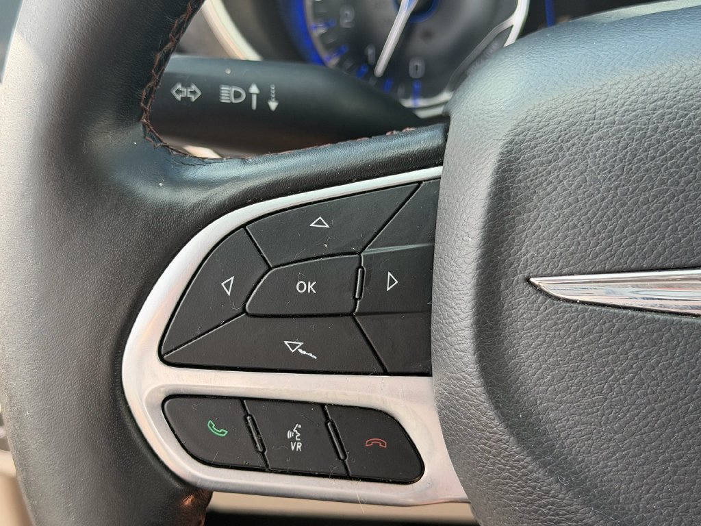 Used 2020 Chrysler Pacifica Touring-L w/ Tire & Wheel Group FWD image 24