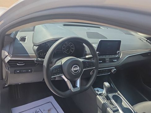 Used 2024 Nissan Altima 2.5 SV AWD/4WD image 20