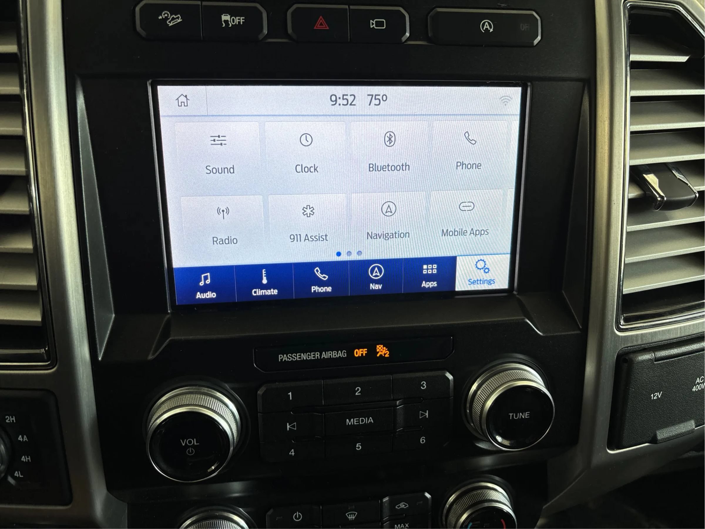 Used 2019 Ford F150 Platinum w/ Equipment Group 701A Luxury AWD/4WD image 42