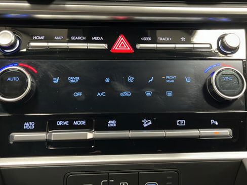 Used 2025 Hyundai Santa Fe SEL AWD/4WD image 18