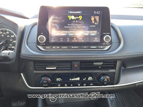 Used 2023 Nissan Rogue SV image 8