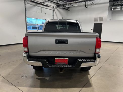 Used 2016 Toyota Tacoma TRD Off-Road image 4