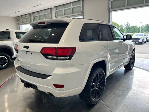 Used 2021 Jeep Grand Cherokee Laredo X AWD/4WD image 6