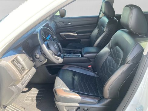 Used 2023 Nissan Pathfinder Platinum FWD image 21