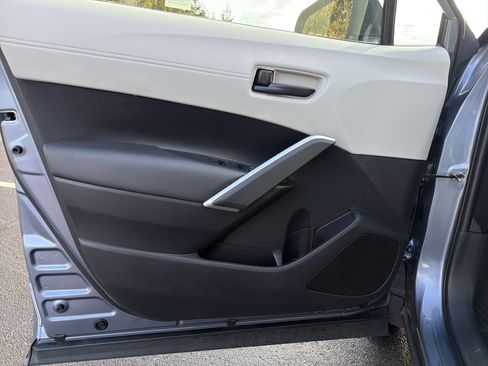 Certified 2024 Toyota Corolla Cross L image 9