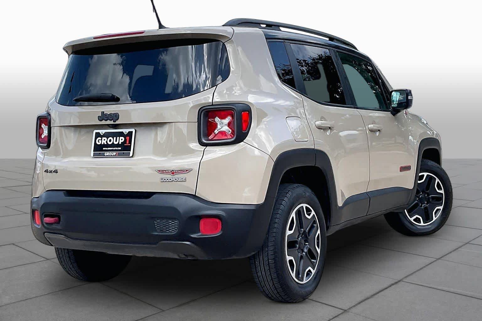 Used 2015 Jeep Renegade Trailhawk AWD/4WD image 13
