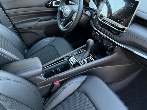 New 2026 Jeep Compass Latitude AWD/4WD image 18