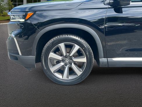 Used 2024 Honda Pilot Touring image 10