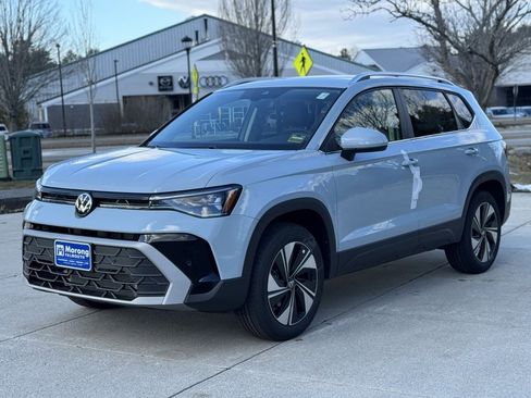 New 2026 Volkswagen Taos SE image 5