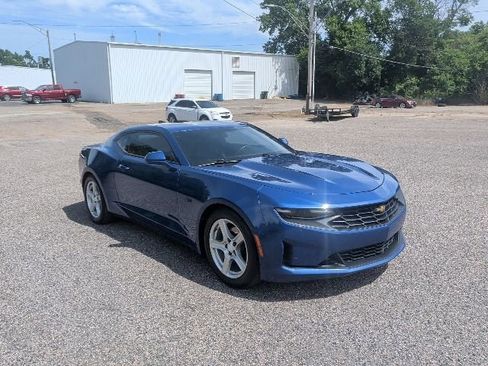 Used 2021 Chevrolet Camaro LT w/ Technology Package RWD image 8