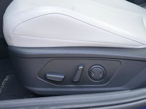 Used 2023 Hyundai Elantra Limited image 13