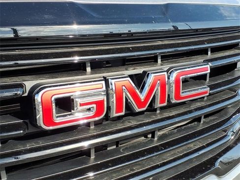 Used 2023 GMC Terrain SLE w/ Driver Convenience Package image 27