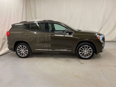 Used 2024 GMC Terrain Denali w/ Denali Premium Package image 9