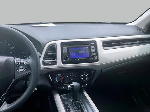 Used 2019 Honda HR-V LX image 7