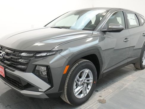 New 2026 Hyundai Tucson SE image 3