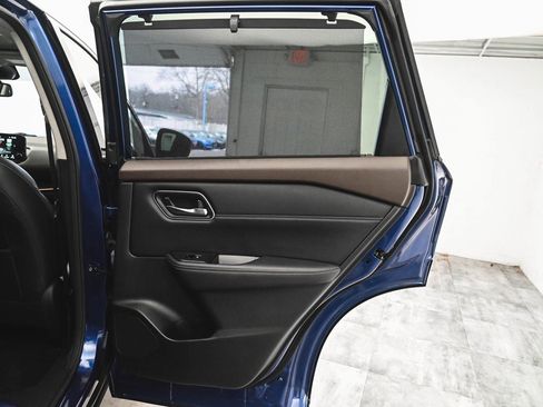 Used 2022 Nissan Rogue Platinum w/ Head-Up Display Package image 14