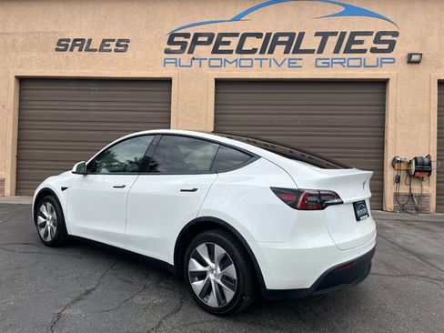 Used 2022 Tesla Model Y Long Range AWD/4WD image 31