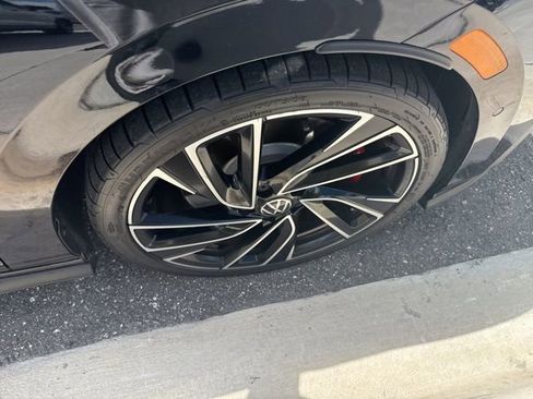 Used 2022 Volkswagen GTI Autobahn image 14