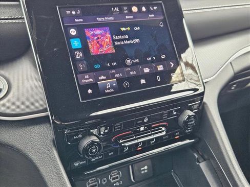 Used 2025 Jeep Grand Cherokee Laredo X w/ Luxury Tech Group I image 14