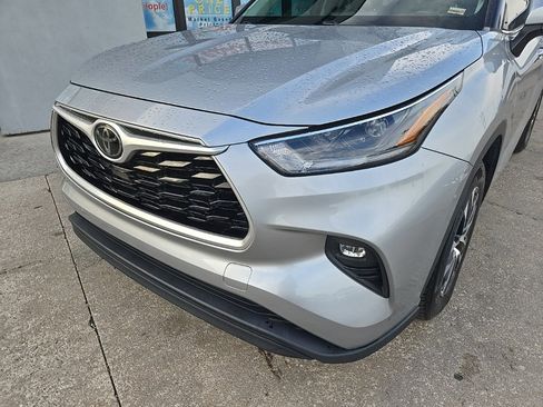 Used 2021 Toyota Highlander XLE image 16