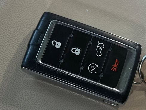 Used 2021 Jeep Grand Cherokee L Limited RWD image 29