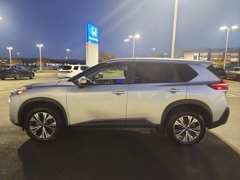 Used 2023 Nissan Rogue SV image 5