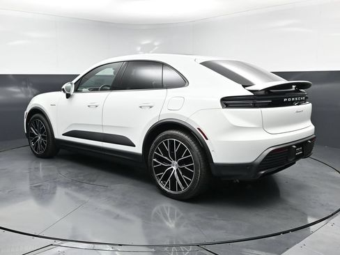 New 2026 Porsche Macan 4 Electric AWD/4WD image 3