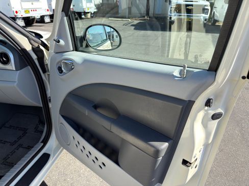 Used 2007 Chrysler PT Cruiser 4DR Base image 11