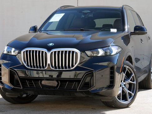 Used 2024 BMW X5 xDrive50e w/ M Sport Package AWD/4WD image 3