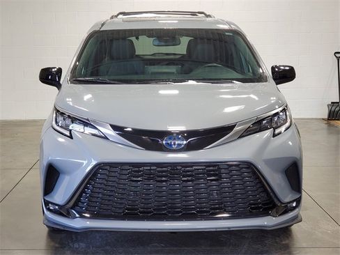 Used 2023 Toyota Sienna XSE image 8