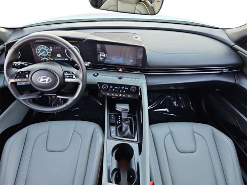 Certified 2025 Hyundai Elantra Limited image 9