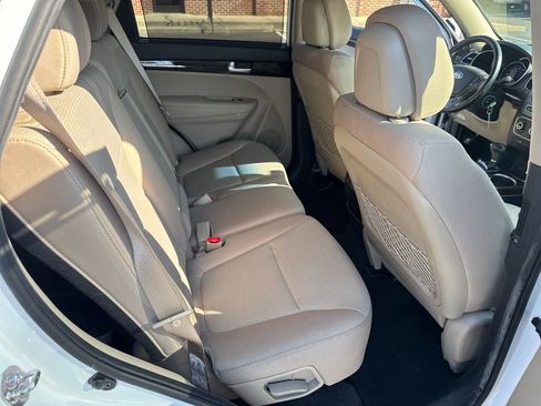 Used 2014 Kia Sorento LX FWD image 34