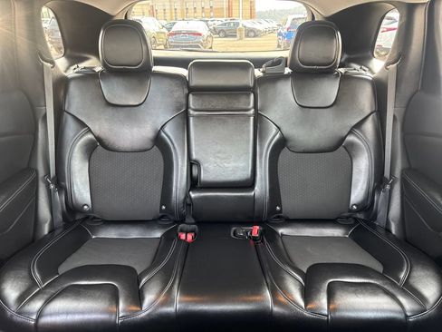 Used 2019 Jeep Cherokee Latitude Plus w/ Cold Weather Group AWD/4WD image 14