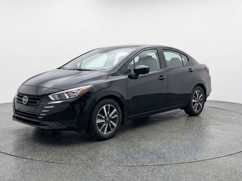 Used 2025 Nissan Versa SV image 3