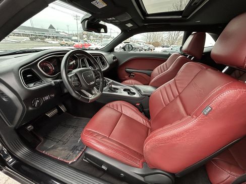 Used 2018 Dodge Challenger SRT Hellcat image 5