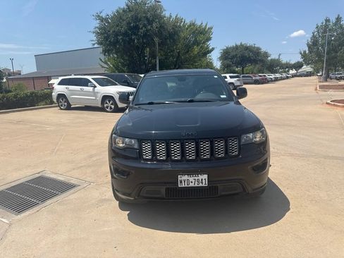 Used 2018 Jeep Grand Cherokee Altitude RWD image 8
