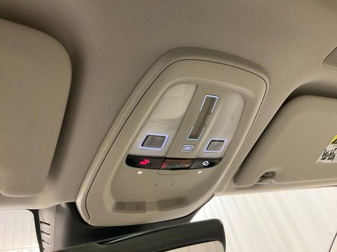 Used 2023 Volvo XC60 B5 Plus image 24