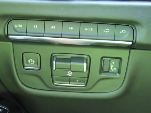 Used 2026 Cadillac Escalade Platinum Sport w/ LPO, ONYX Package AWD/4WD image 19