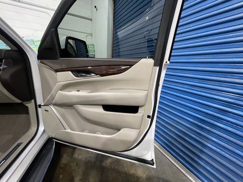 Used 2016 Cadillac Escalade Luxury image 26