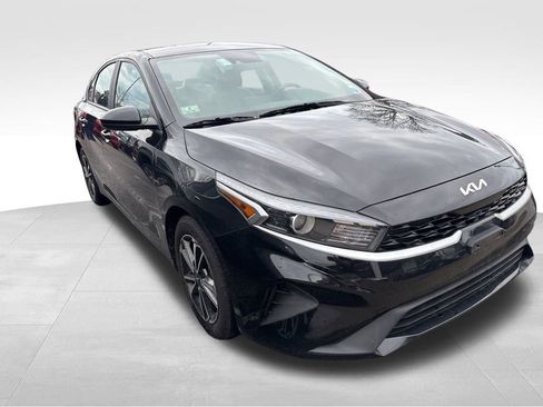 Used 2023 Kia Forte LXS image 3